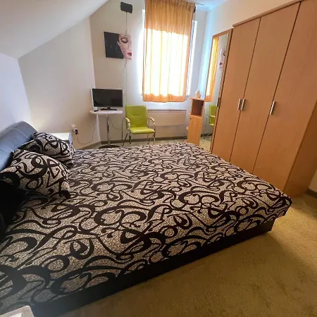 Boldogfalvi Apartment *